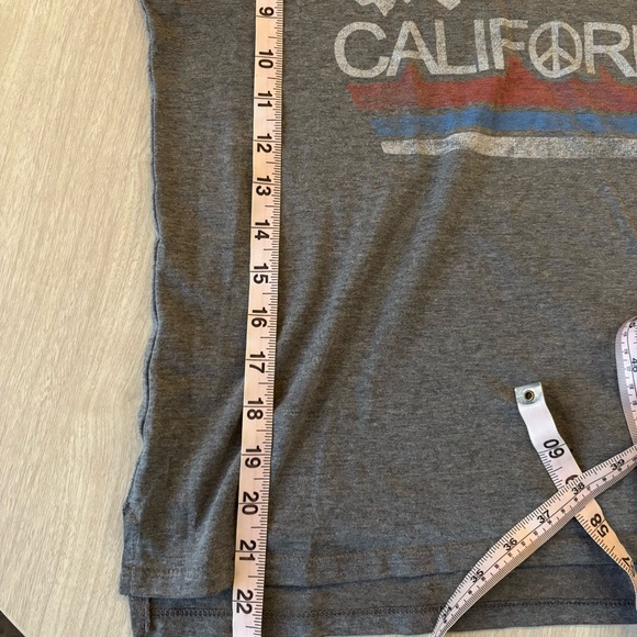 Local Pride Todd Snyder California Gray Graphic Tee Rainbow Peace Sign size M - Picture 11 of 11
